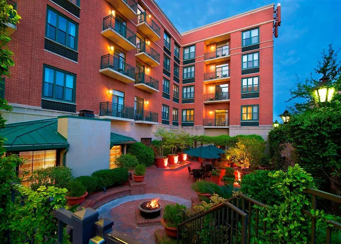 Courtyard By Marriott Savannah Downtown - Historic District